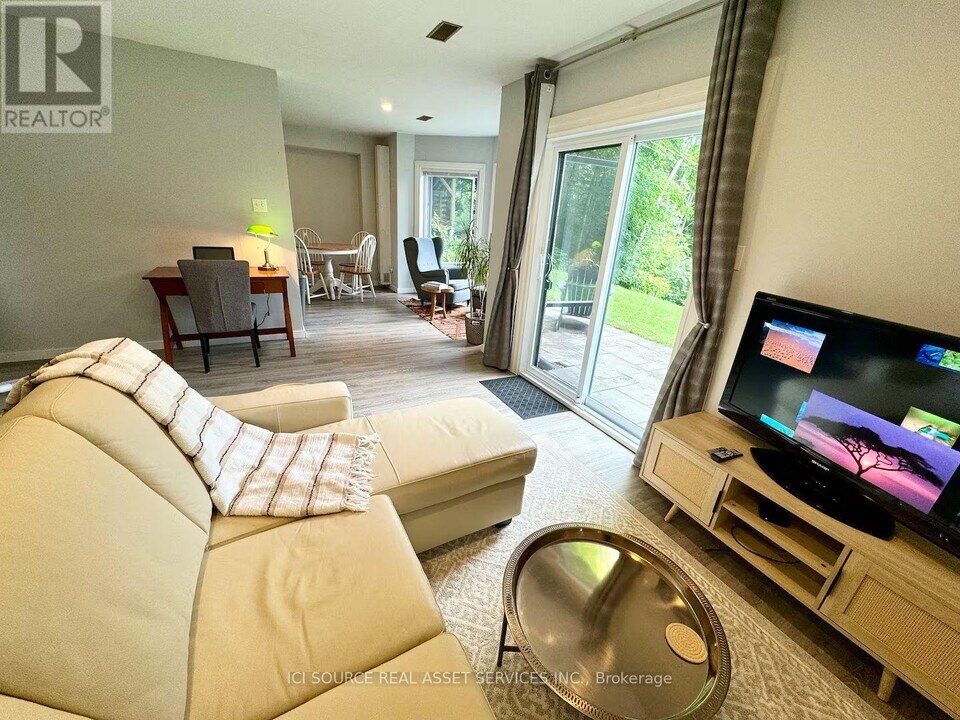 27 Valley Trl in East Gwillimbury, ON - Building Photo