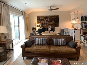 400 Heritage Vlg in Southbury, CT - Building Photo - Building Photo