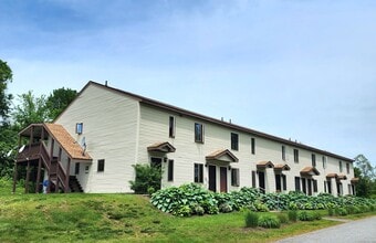 3 Brook Front Ln in Pomfret, CT - Building Photo - Building Photo