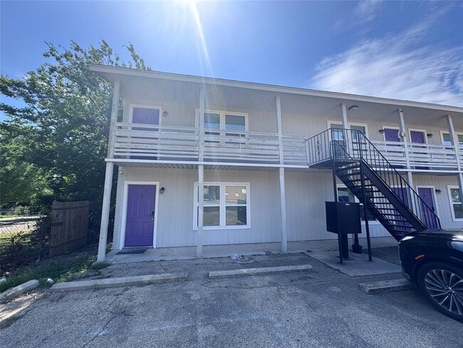 property at 1402 N 2nd St