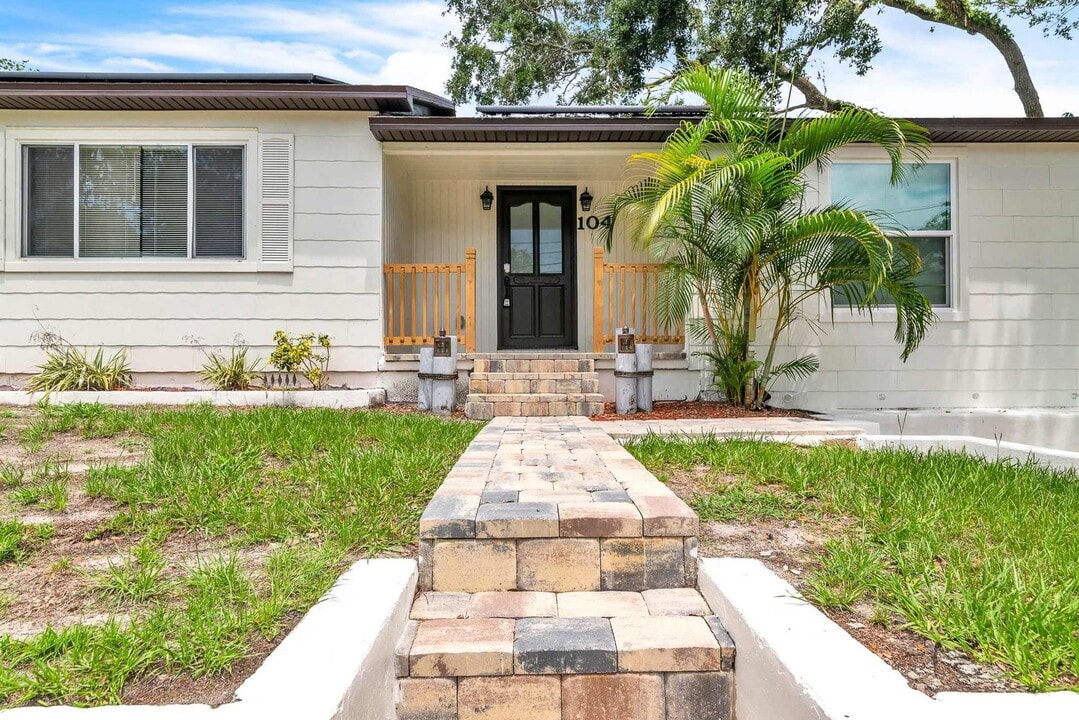 104 11th Ave S in Safety Harbor, FL - Foto de edificio
