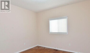 11 Midvale Rd in Brampton, ON - Building Photo - Building Photo