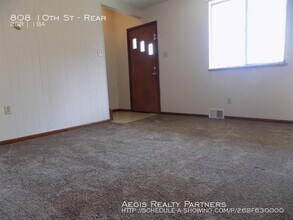 808 10th St-Unit -Rear in Mckees Rocks, PA - Building Photo - Building Photo