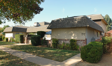 3213-3327 E Sierra Madre Ave in Fresno, CA - Building Photo - Building Photo