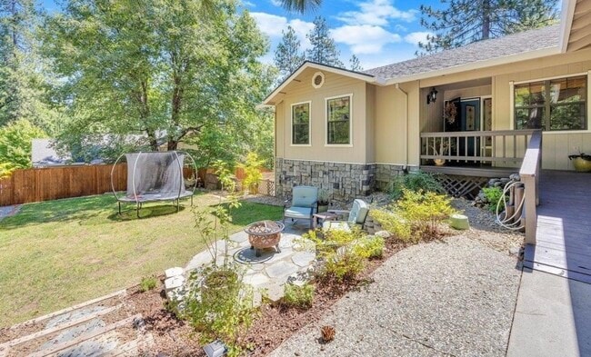 22689 Cedar Pines Ave in Twain Harte, CA - Building Photo - Building Photo