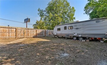 112 Linda Dr in San Marcos, TX - Building Photo - Building Photo