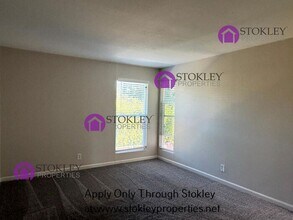 111 Virginia Hills Dr in Martinez, CA - Building Photo - Building Photo