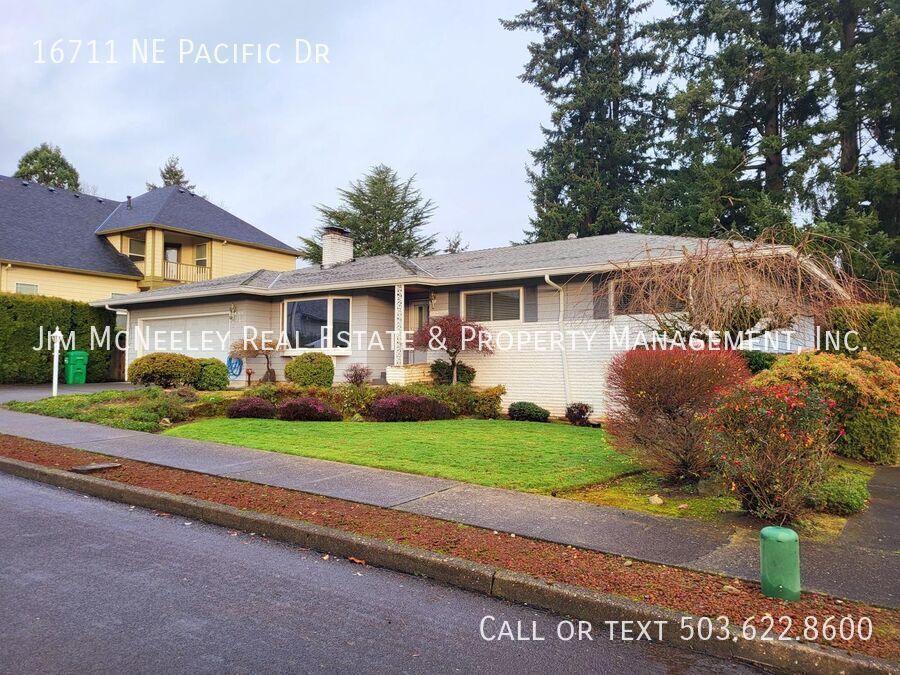 16711 NE Pacific Dr in Portland, OR - Building Photo