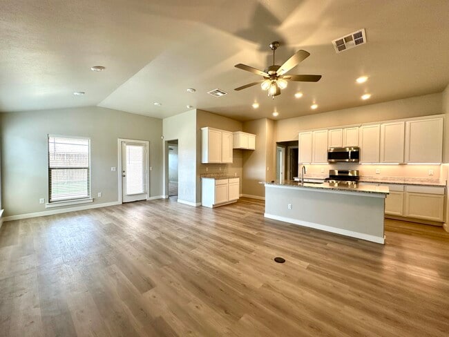 2933 Abbeville Ave in Wolfforth, TX - Building Photo - Building Photo