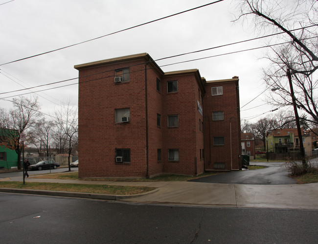 River Bend Apartments in Washington, DC - Building Photo - Building Photo