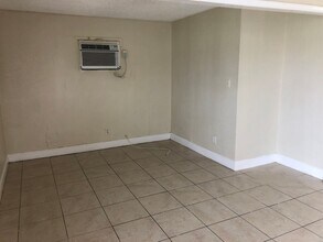 2143 NW 27th Terrace in Fort Lauderdale, FL - Building Photo - Building Photo