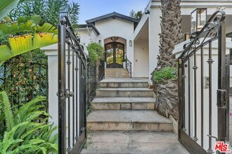 9572 Stuart Ln in Beverly Hills, CA - Building Photo - Building Photo