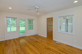 1217 Morningside Dr in Ann Arbor, MI - Foto de edificio - Building Photo