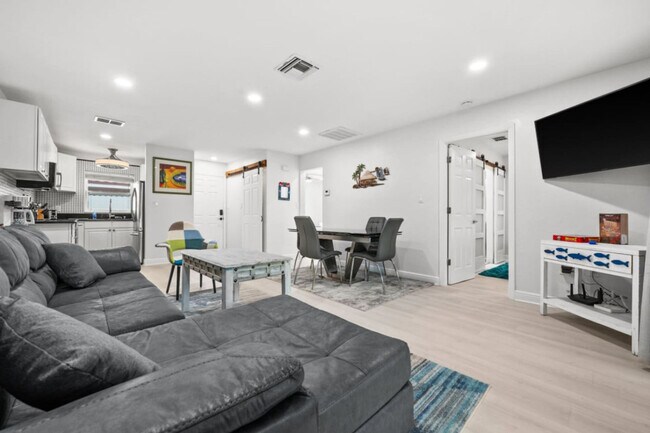 1019 SE 40th St in Cape Coral, FL - Building Photo - Building Photo