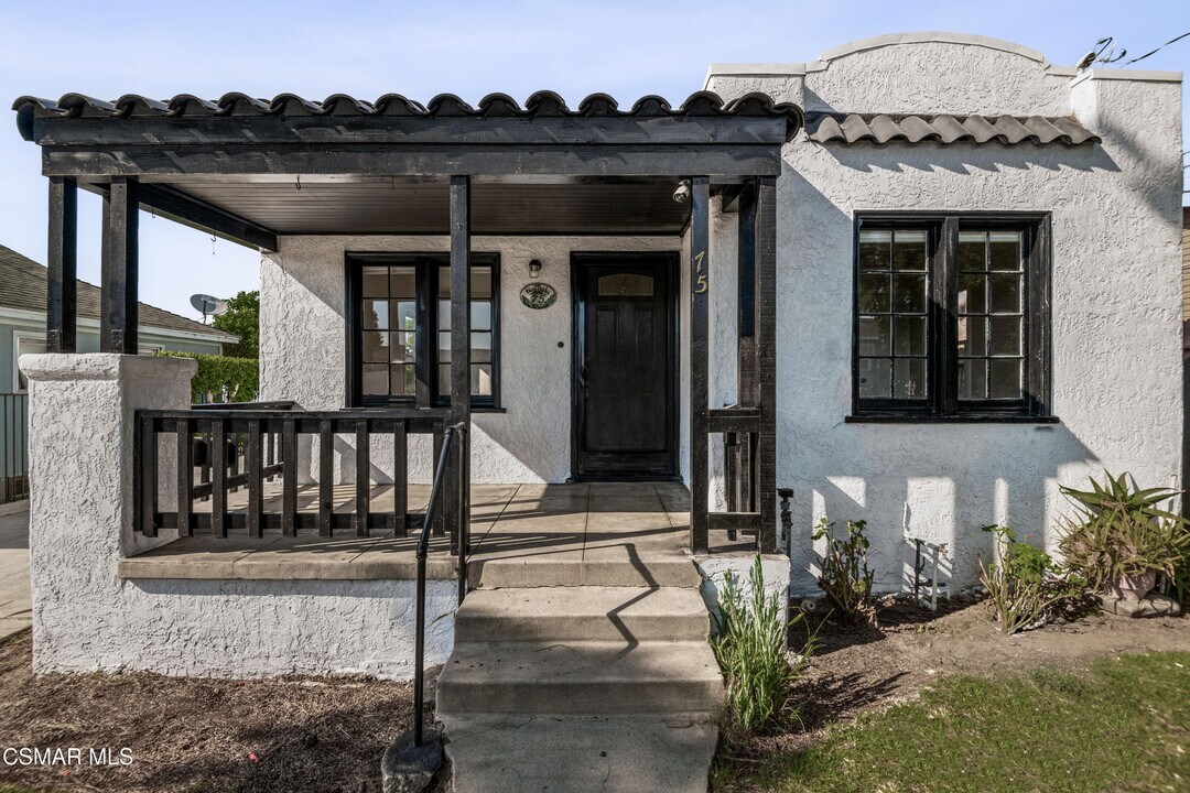 75 W Simpson St in Ventura, CA - Building Photo