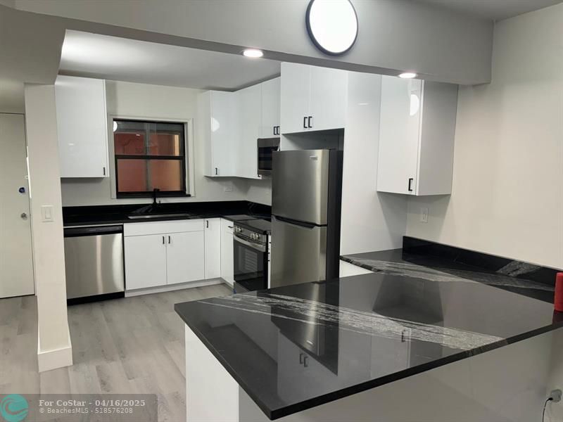 3023 Riverside Dr in Coral Springs, FL - Building Photo
