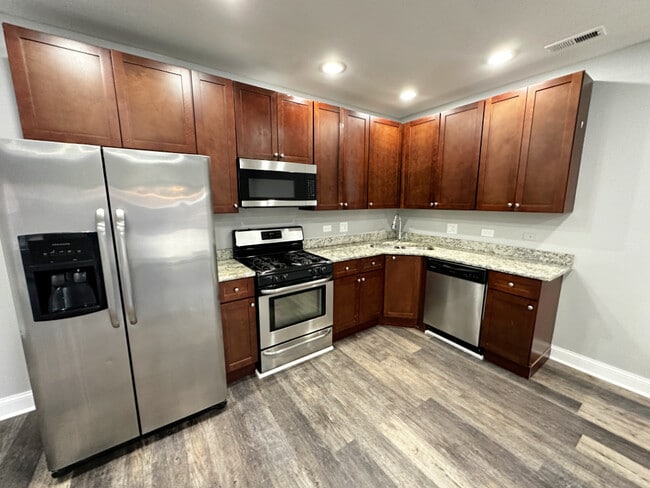 3705 N Kedzie Ave in Chicago, IL - Building Photo - Building Photo