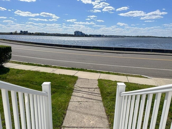 75 Dorchester St in Quincy, MA - Building Photo - Building Photo