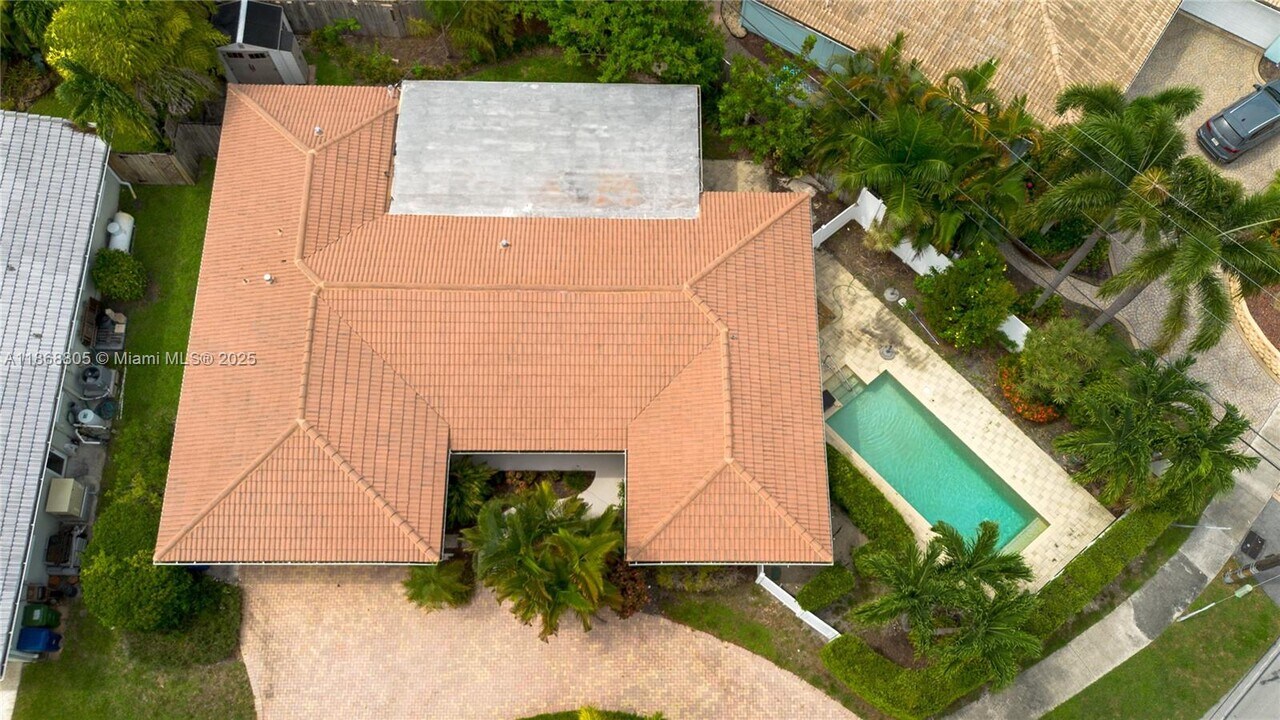 2841 NW 10th Ave in Wilton Manors, FL - Building Photo