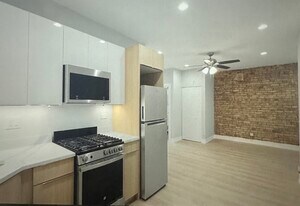 1655 W Jonquil Ter, Unit 10 in Chicago, IL - Building Photo