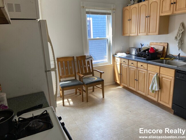 10 Cambridge Ter, Unit 3