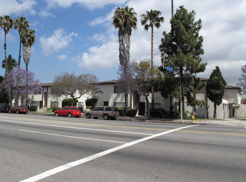 Nassau Arms in Harbor City, CA - Building Photo