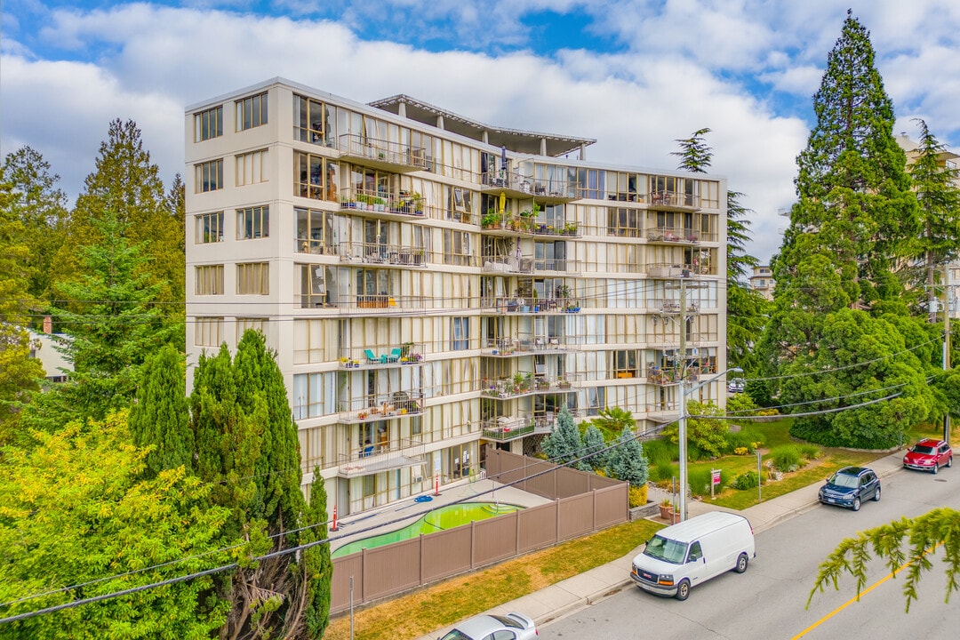 Westwind Apartments in West Vancouver, BC - Building Photo