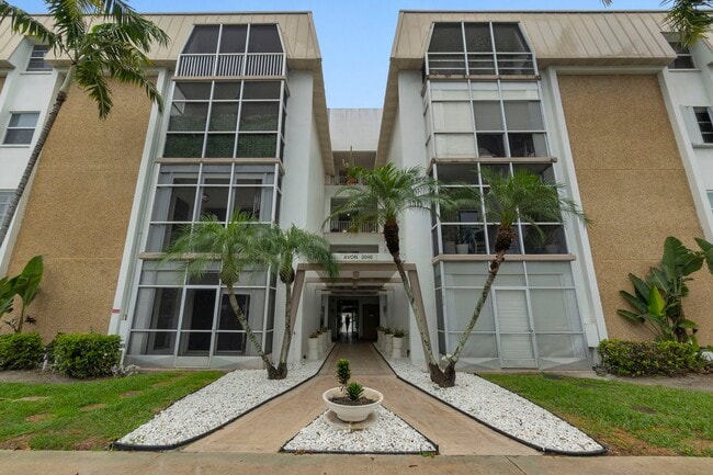 3040 NE 16th Ave, Unit A408 in Oakland Park, FL - Building Photo - Building Photo