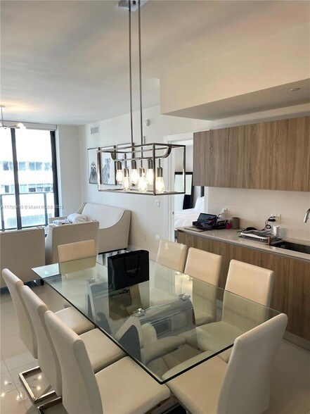2960 NE 207th St, Unit 1004 in Aventura, FL - Building Photo