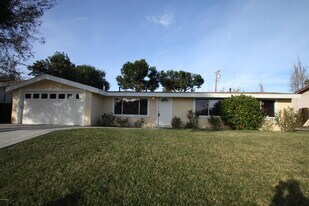 655 E Avenida De Los Arboles in Thousand Oaks, CA - Building Photo