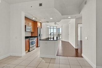 200 W Sahara Ave in Las Vegas, NV - Building Photo - Building Photo