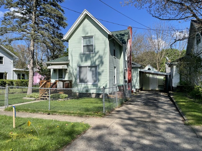 property at 1013 S Eaton St
