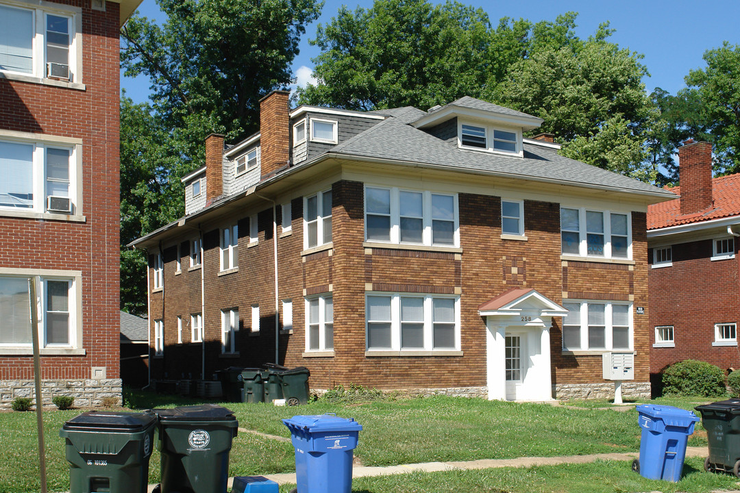 258 Kalmia Ave in Lexington, KY - Foto de edificio