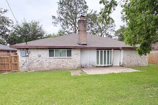 206 Brandywyne Dr in Friendswood, TX - Building Photo