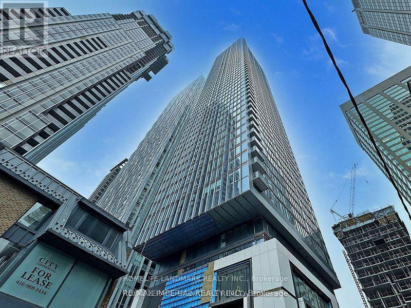 8-4008 Cumberland St in Toronto, ON - Building Photo