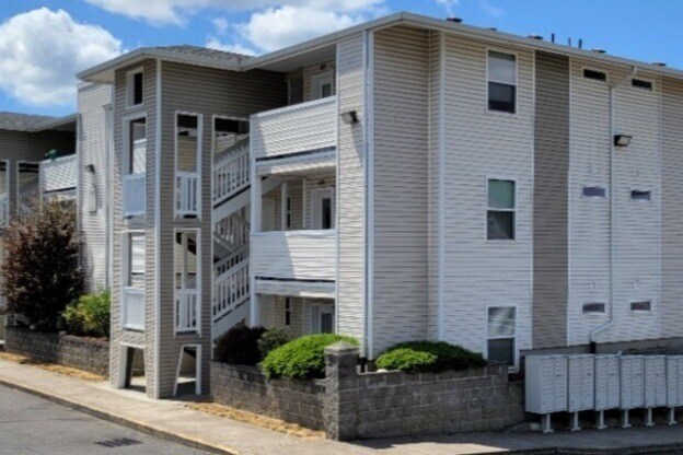 Parkland Apartments in Portland, OR - Building Photo