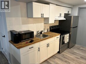 493 University Ave W in Windsor, ON - Building Photo - Building Photo