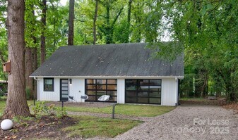 3945 Rockfern Rd in Charlotte, NC - Building Photo