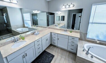 1320 Kendari Ter in Naples, FL - Building Photo - Building Photo