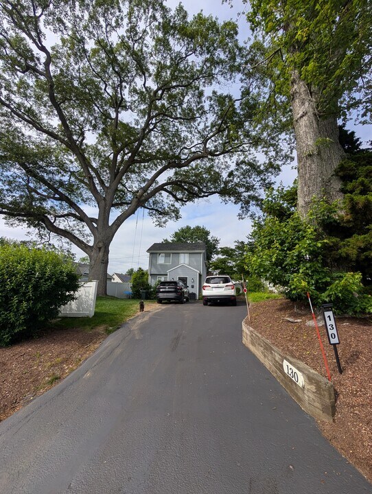130 Massachusetts Ave in Fairfield, CT - Building Photo