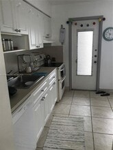 1075 93rd St in Bay Harbor Islands, FL - Building Photo - Building Photo