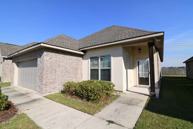 1915 Oakwood Dr in Saint Gabriel, LA - Building Photo - Building Photo