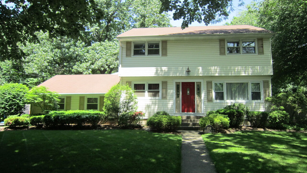 156 Fernwood Dr in Old Tappan, NJ - Building Photo