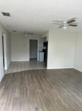 528 SE 7th St in Cape Coral, FL - Foto de edificio - Building Photo