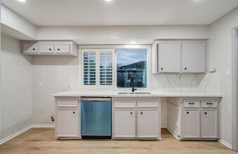 2202 Briarview Dr in Houston, TX - Building Photo - Building Photo
