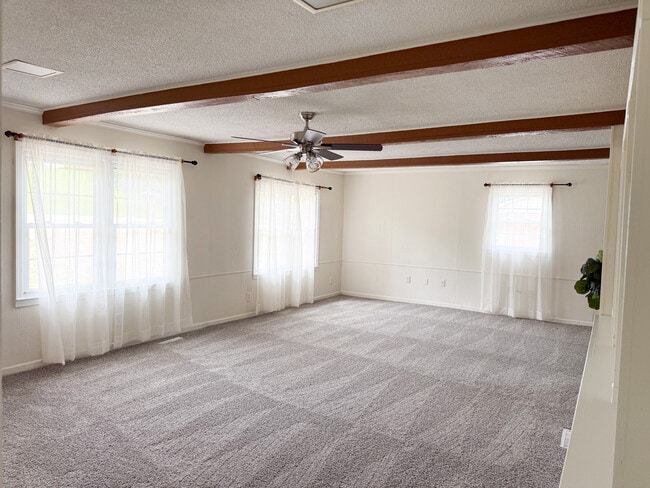 8 Charing Cross Rd in Taylors, SC - Building Photo - Building Photo