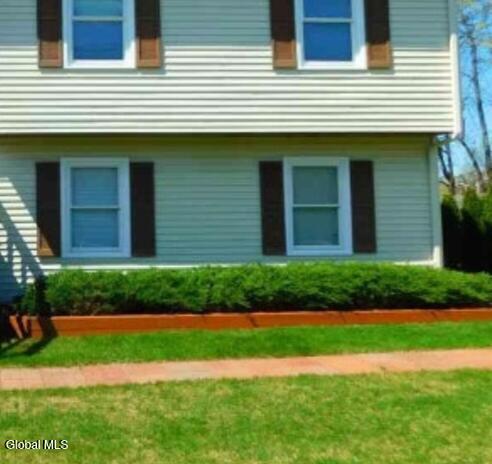 14 Vanderbilt Ave in Saratoga Springs, NY - Building Photo