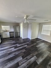 6204 Pennsylvania Ave in New Port Richey, FL - Foto de edificio - Building Photo