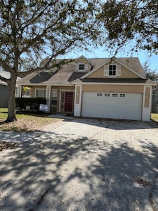 17320 Whisper Breeze Way in Land O Lakes, FL - Building Photo