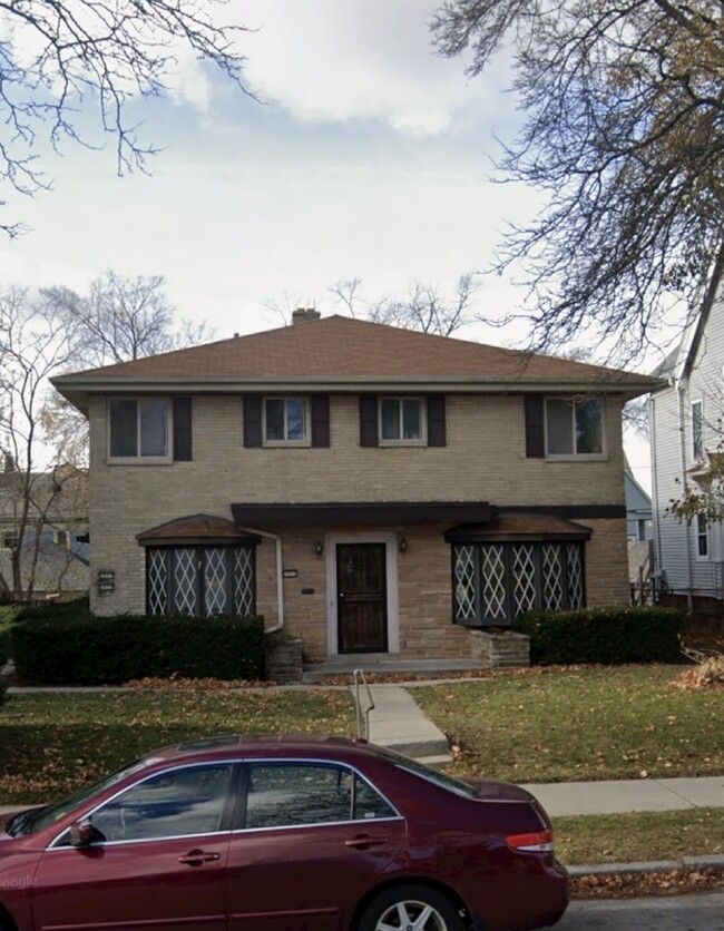 2857 N Downer Ave, Unit 2857 N Downer Avenue